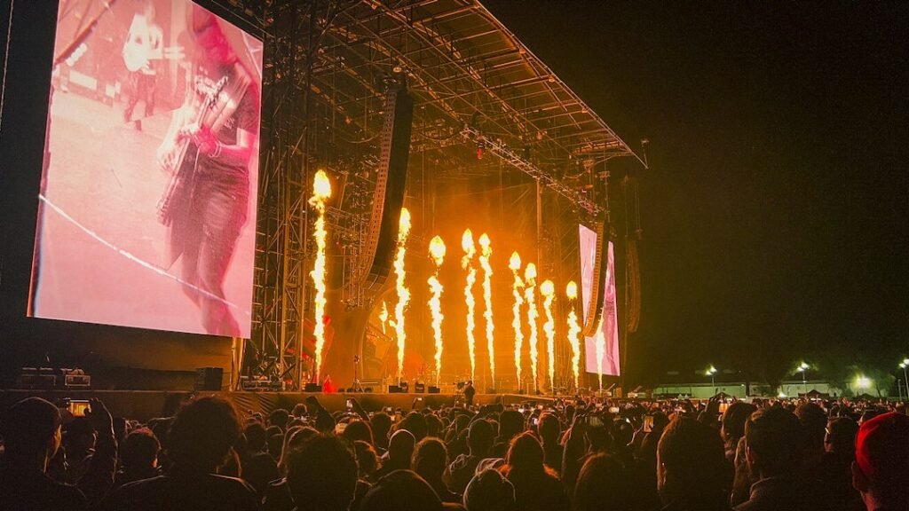 Crowd watching a large concert screen, illustrating K-pop's stadium-scale growth in Mexico