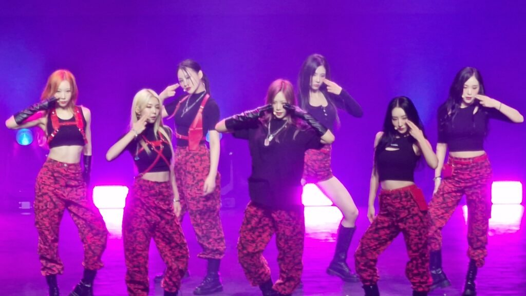 Dreamcatcher seven members performing together in Tilburg in 2022 with all faces visible