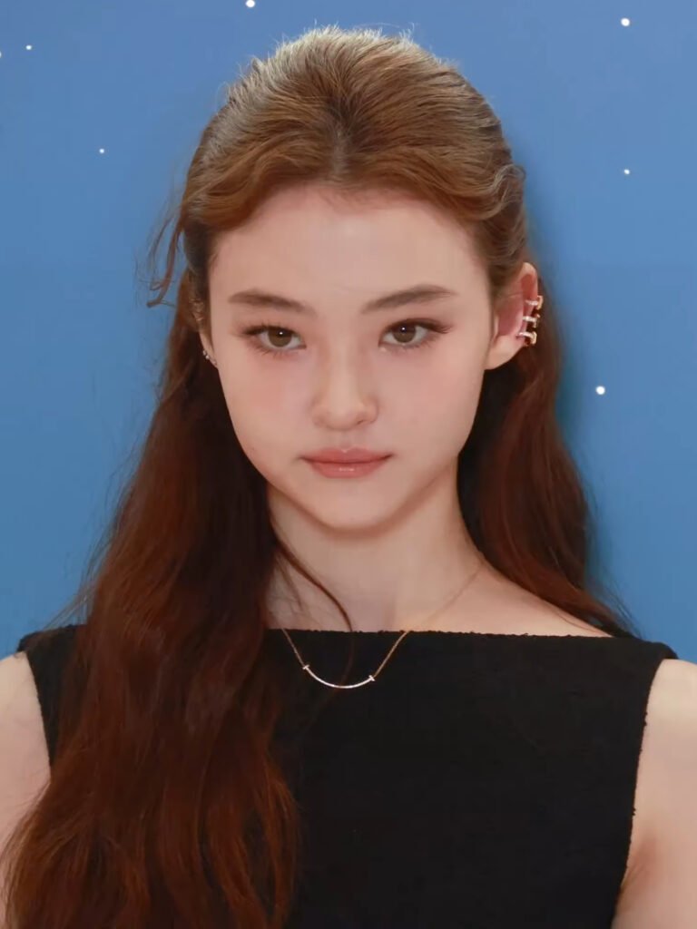 ELLA of MEOVV at Tiffany photo call in December 2024
