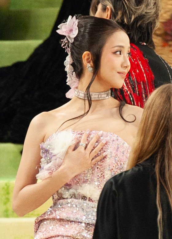 JISOO at the 2026 Met Gala