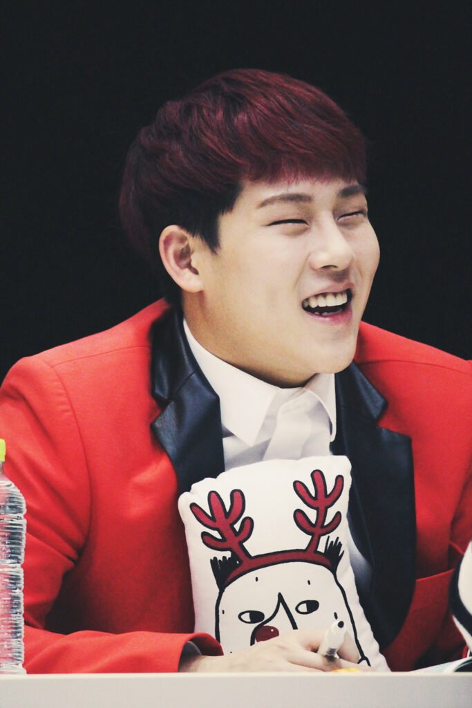 Joohoney of MONSTA X at an album signing in Gwangju in November 2015