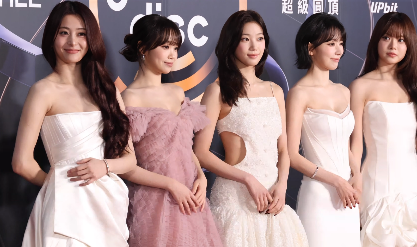 LE SSERAFIM Made My Night comeback group photo at the 2026 Golden Disc Awards