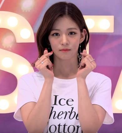 LEE CHAEYOUNG of fromis_9