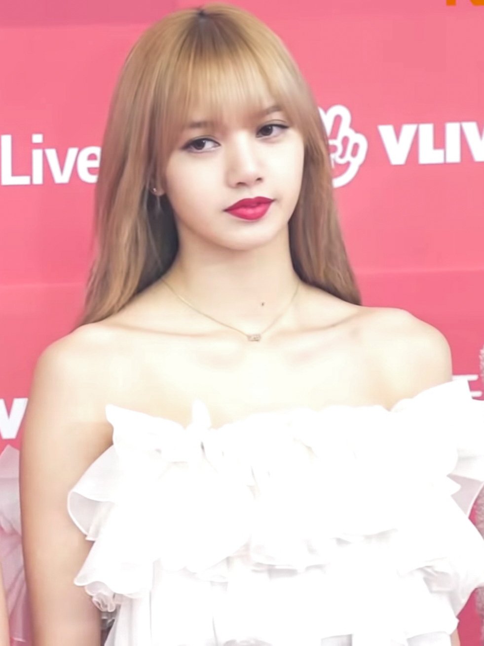 Lisa featured in BLACKPINK Lisa and Jisoo solo singles coverage