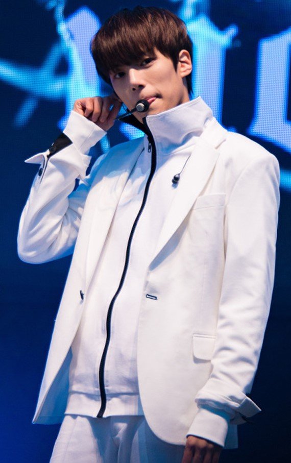 Minhyuk of MONSTA X at Old School Public Broadcasting in October 2016
