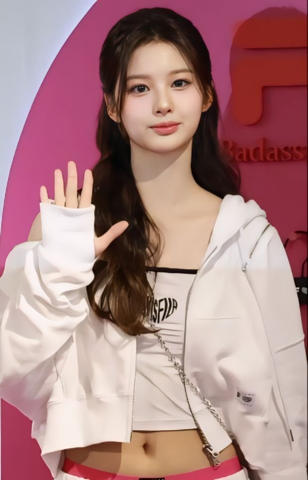 SULLYOON of NMIXX