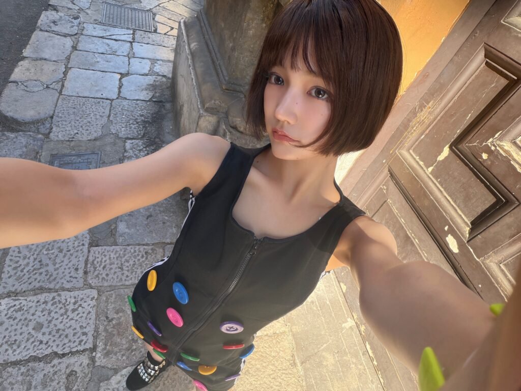 JIYU from KiiiKiii official Instagram