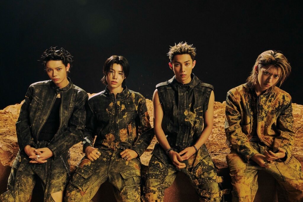 LNGSHOT four-member SHOT CALLERS official Moonwalkin' group concept photograph posted by MORE VISION on Weverse